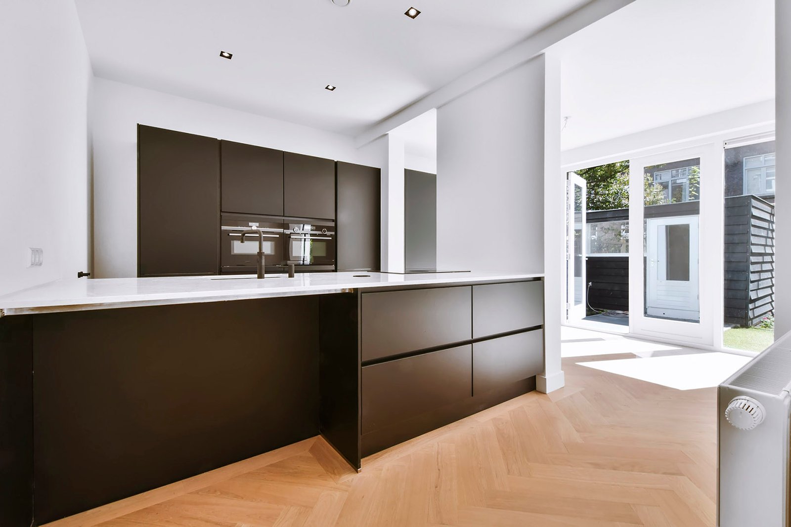 stylish-kitchen-in-daylight-with-a-black-kitchen-s-2022-03-03-00-14-44-utc.jpg