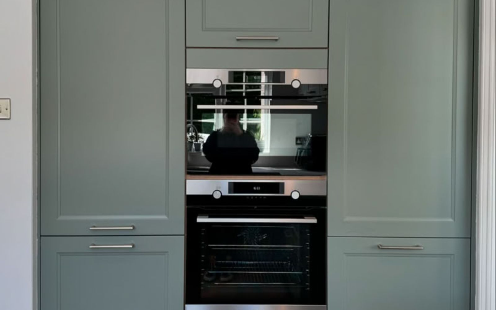Modern & Custom Built-in Kitchen Oven Installation