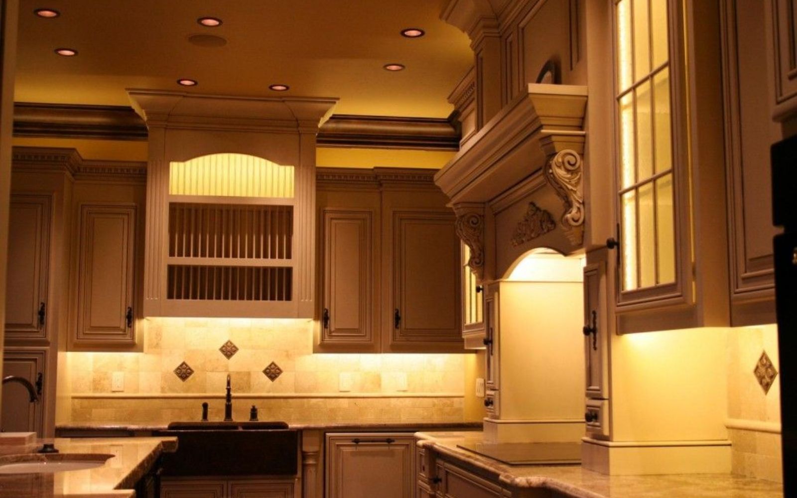 Modern & Custom Kitchen Under Cabinet Lighting Solutions