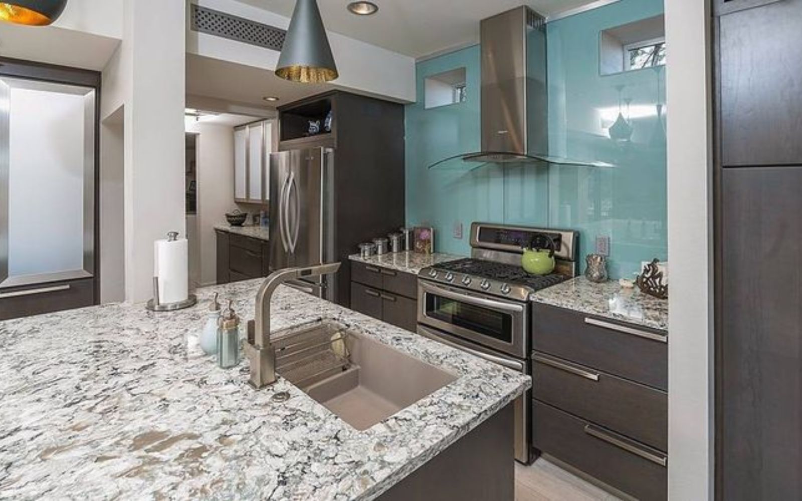 Quartz Bathroom Countertop Replacement Contractors