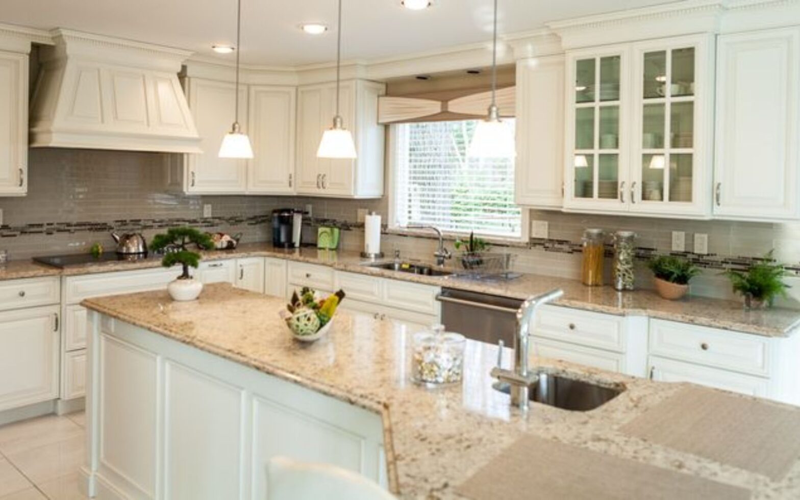 Custom Quartz Bathroom Countertop Remodeling